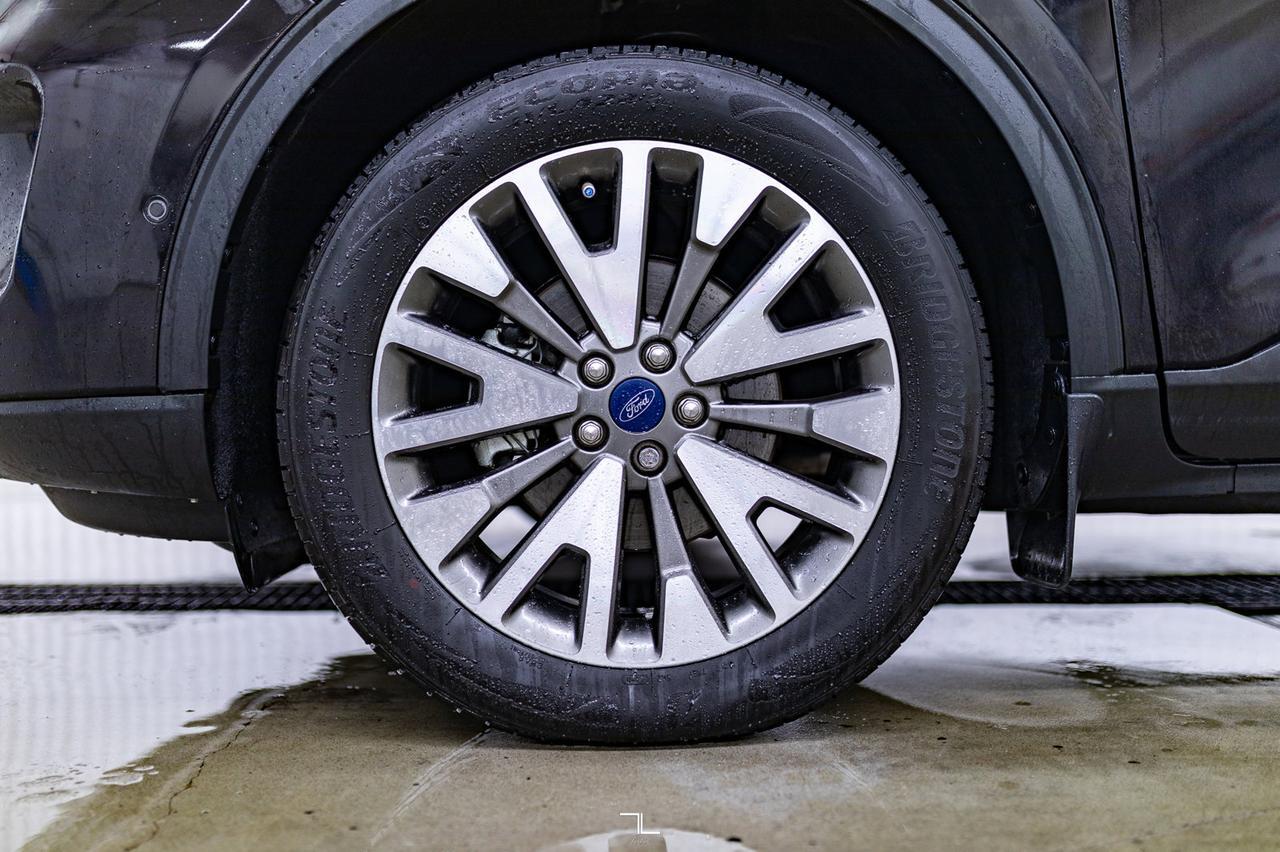 2020 Ford Escape AWD Titanium Leather Roof Nav BCam Red Deer AB