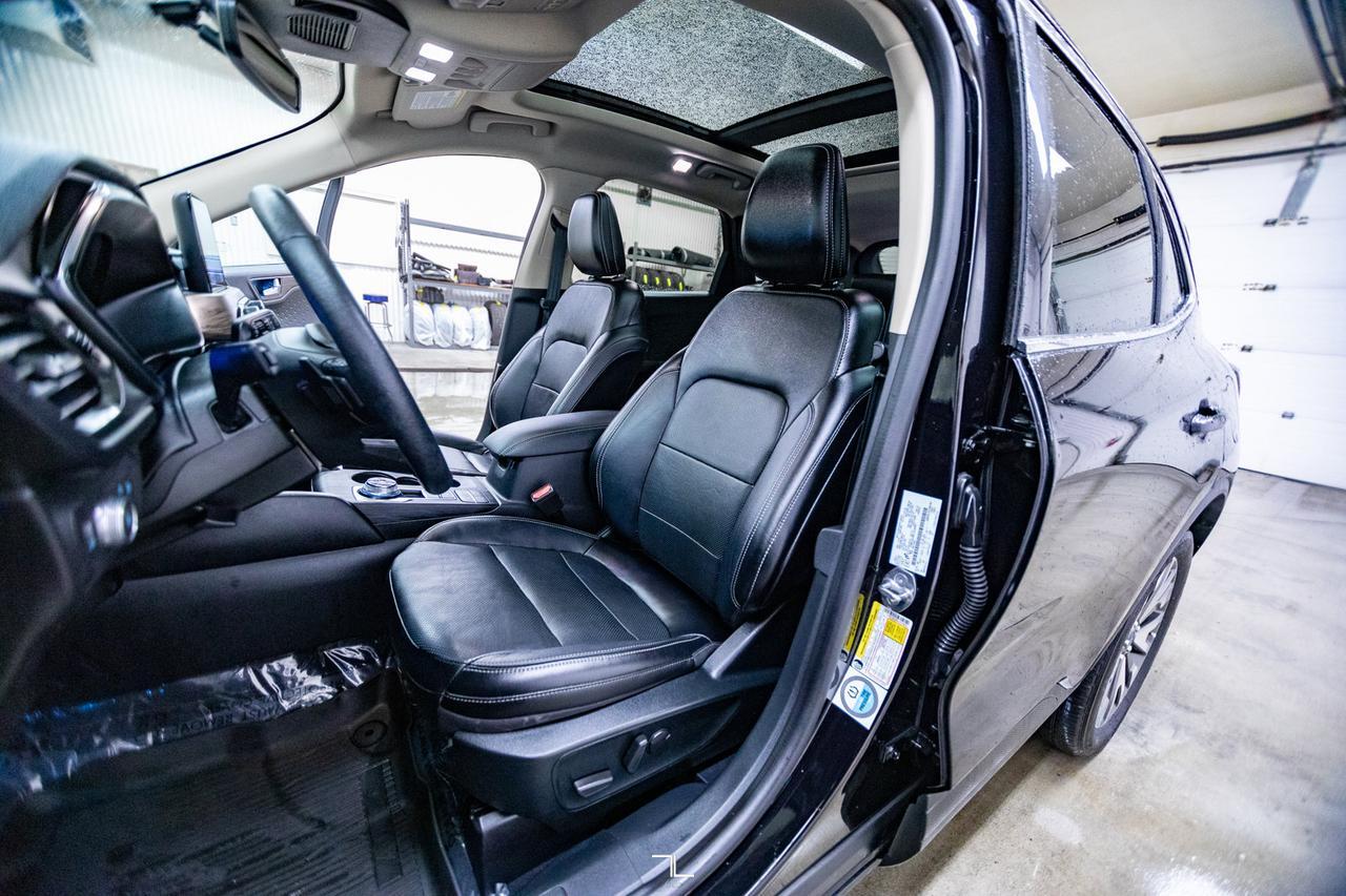 2020 Ford Escape AWD Titanium Leather Roof Nav BCam Red Deer AB