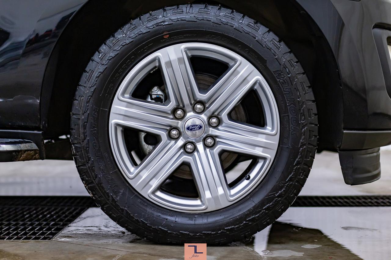 2020 Ford Expedition AWD XLT Leather Roof Nav BCam Red Deer AB