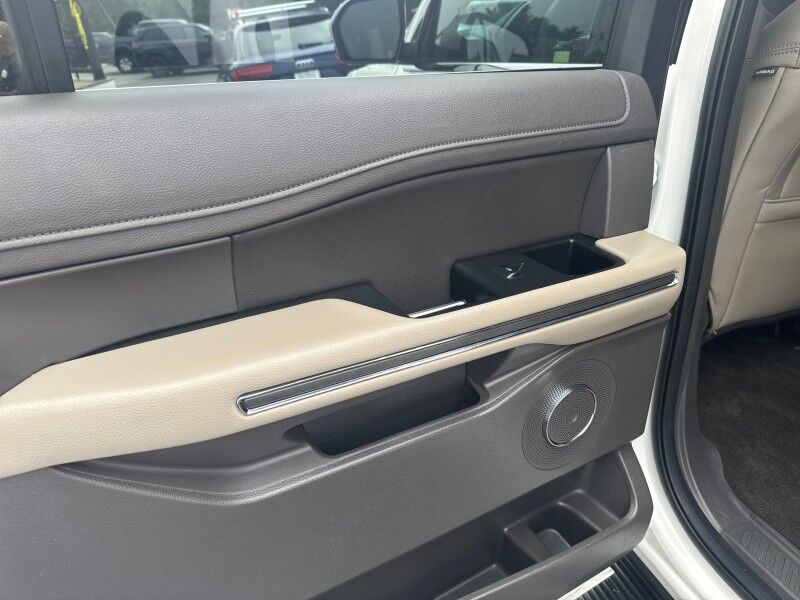 2020 Ford Expedition XLT photo 15