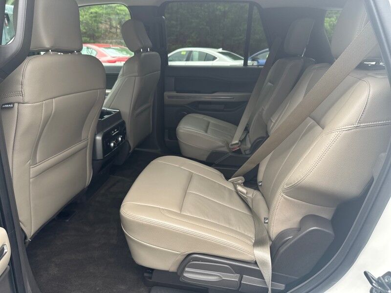 2020 Ford Expedition XLT photo 16