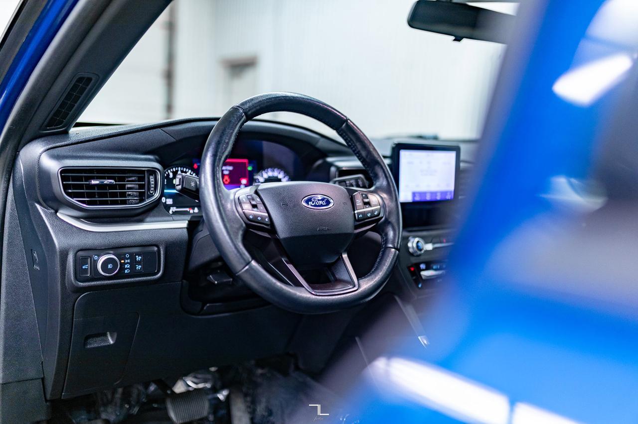 2020 Ford Explorer AWD XLT Leather Roof Nav BCam Red Deer AB