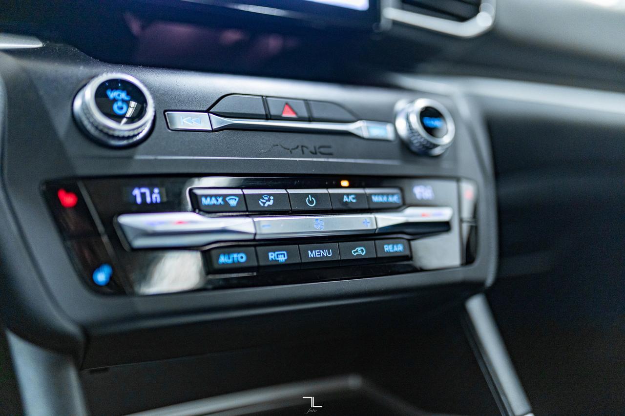 2020 Ford Explorer AWD XLT Leather Roof Nav BCam Red Deer AB