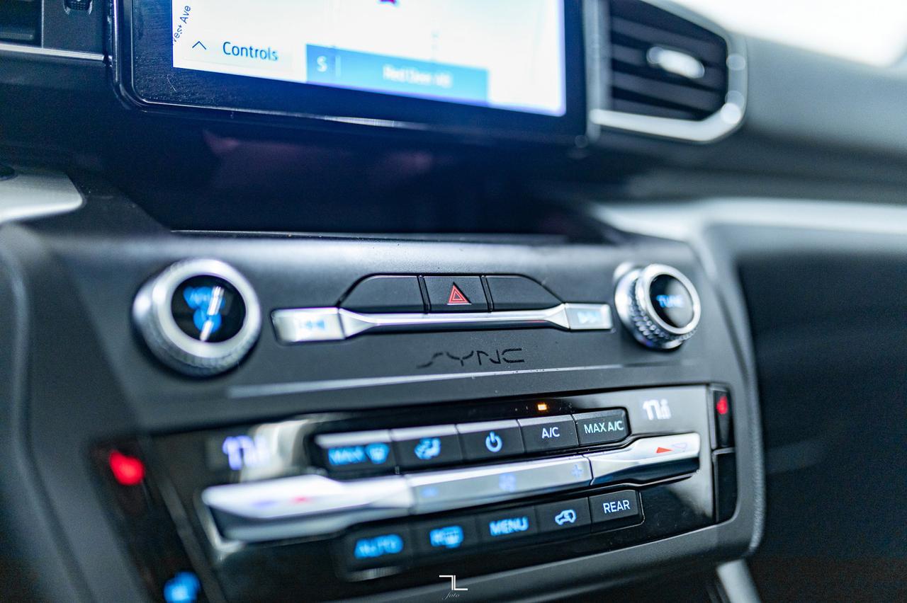 2020 Ford Explorer AWD XLT Leather Roof Nav BCam Red Deer AB