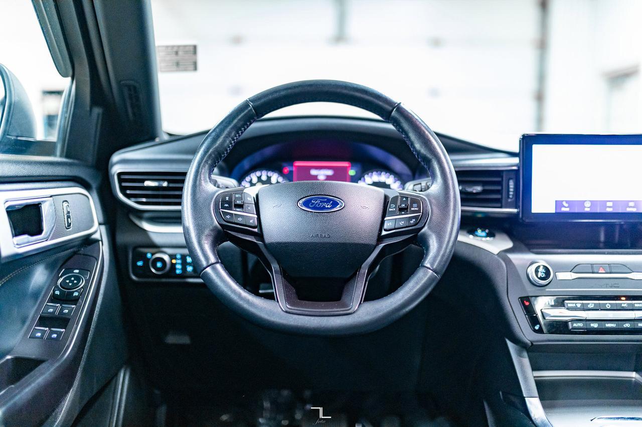 2020 Ford Explorer AWD XLT Leather Roof Nav BCam Red Deer AB