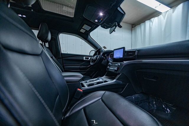 2020 Ford Explorer AWD XLT Leather Roof Nav BCam Red Deer AB
