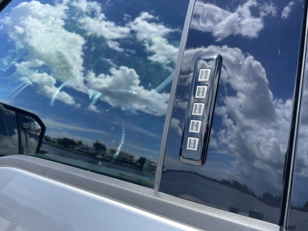 2020 Ford F-150 XLT~5.0 V8~CLEAN CARFAX~TRAILER PKG W/ BACKUP ASSIST~AFTERMARKET RADIO W/ SCREEN MIRRORING FOR CARPLAY/ANDROID AUTO~ONLINE FINANCE AND SHIPPING AVAILABLE!!!! Sarasota FL