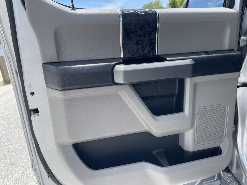 2020 Ford F-150 XLT~5.0 V8~CLEAN CARFAX~TRAILER PKG W/ BACKUP ASSIST~AFTERMARKET RADIO W/ SCREEN MIRRORING FOR CARPLAY/ANDROID AUTO~ONLINE FINANCE AND SHIPPING AVAILABLE!!!! Sarasota FL