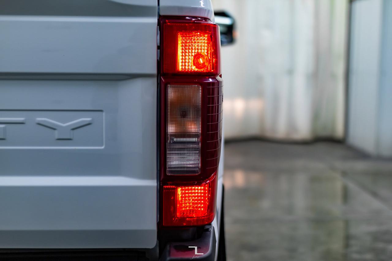 2020 Ford F-250 4x4 Crew Cab XLT FX4 BCam Diesel Red Deer AB