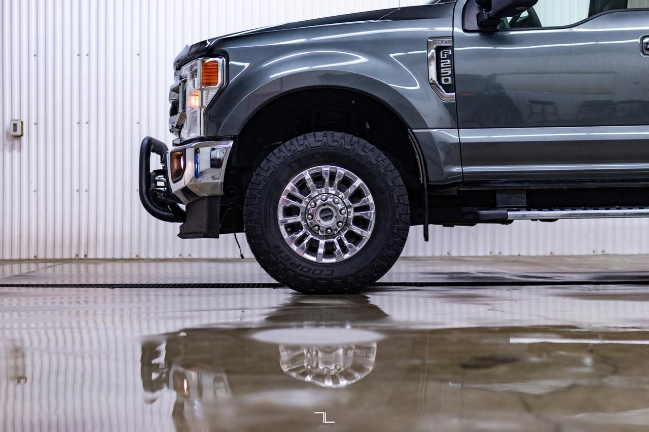 2020 Ford F-250 4x4 Crew Cab XLT FX4 Roof BCam Red Deer AB