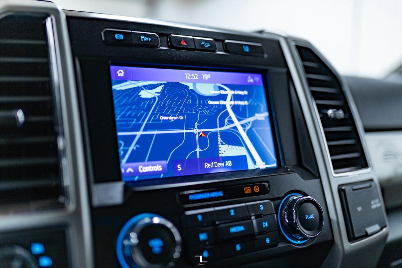 2020 Ford F-350 4x4 Crew Cab Lariat Diesel Leather Nav BCam Red Deer AB