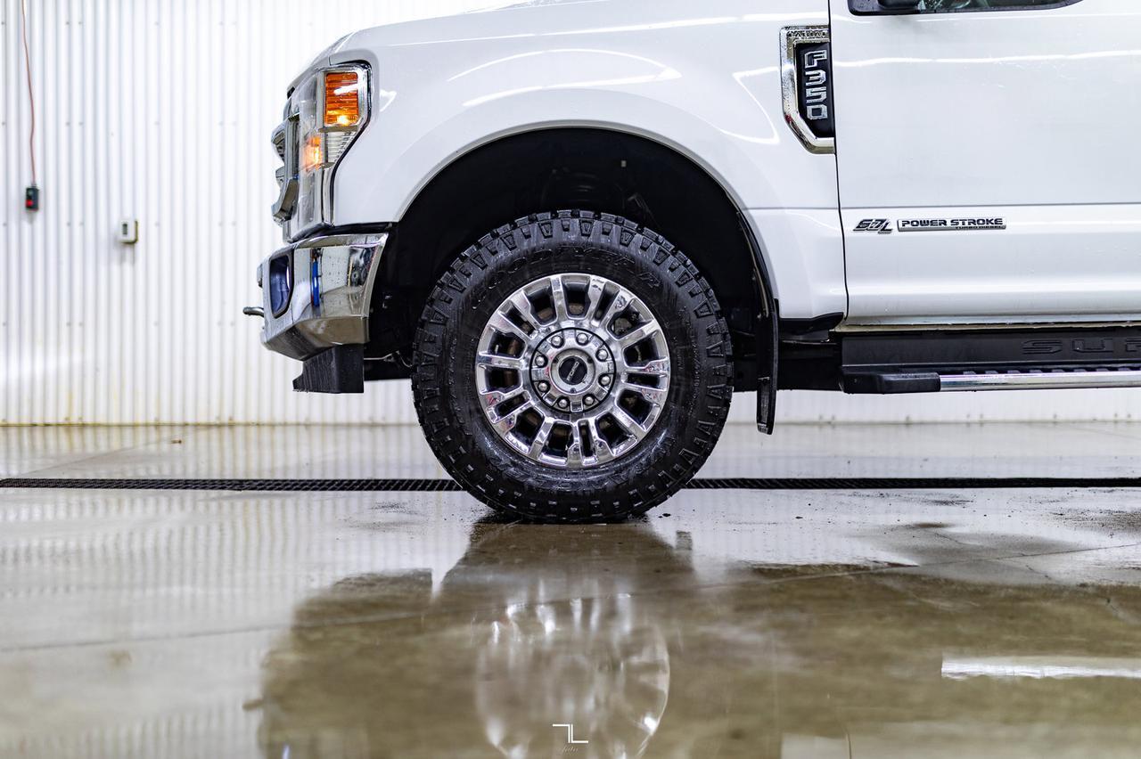 2020 Ford F-350 4x4 Crew Cab Lariat Diesel Leather Nav BCam Red Deer AB