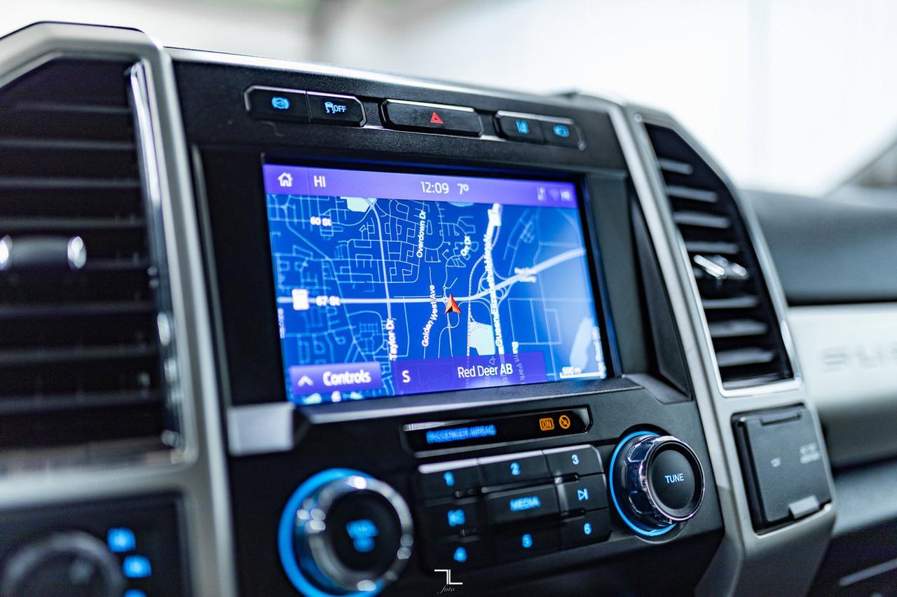 2020 Ford F-350 4x4 Crew Cab Lariat Diesel Leather Nav BCam Red Deer AB