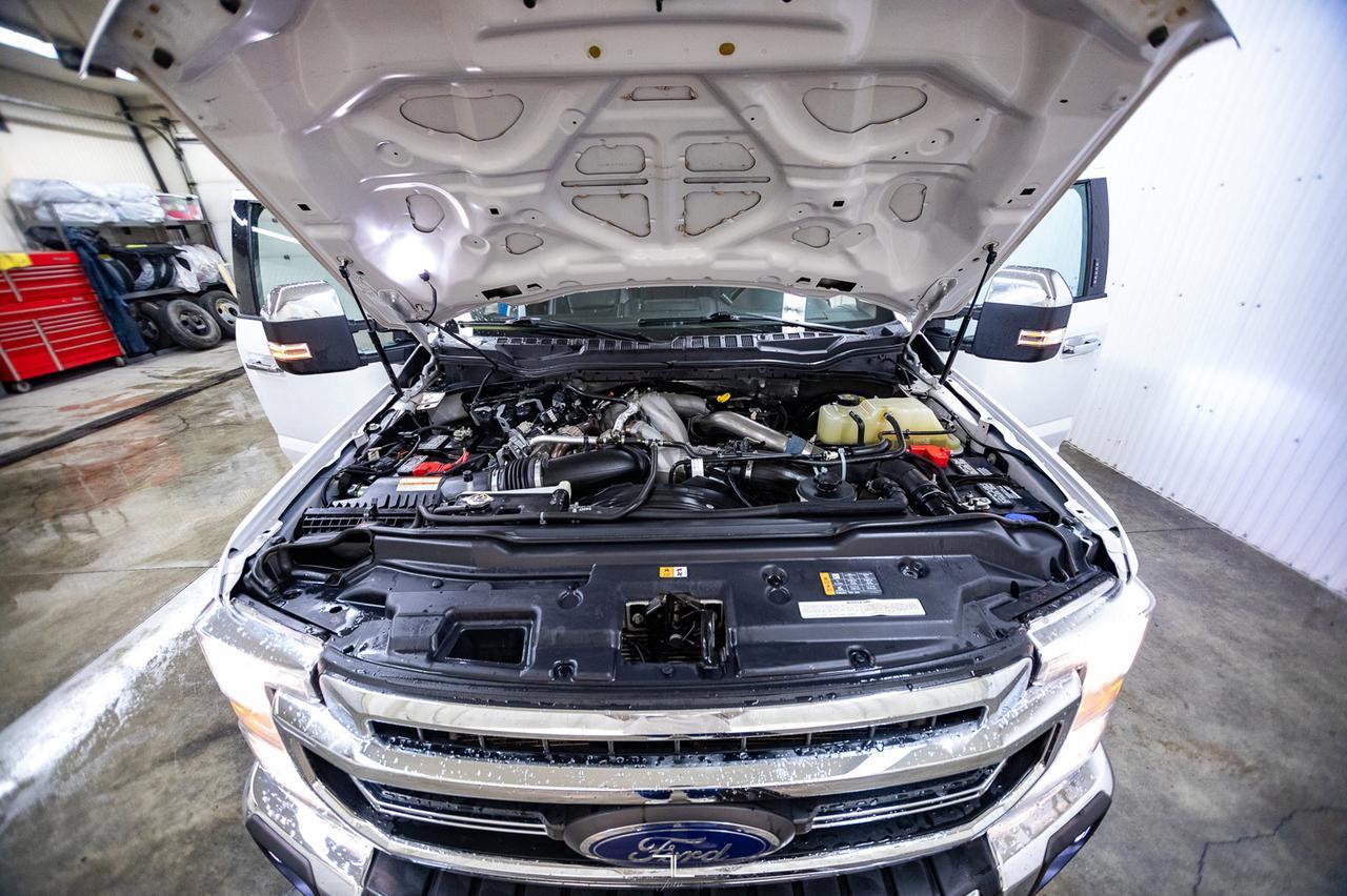 2020 Ford F-350 4x4 Crew Cab Lariat Diesel Leather Nav BCam Red Deer AB