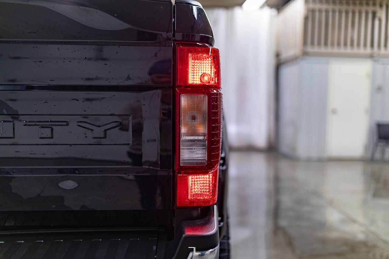 2020 Ford F-350 4x4 Crew Cab Lariat Diesel Leather Roof Nav BCam Red Deer AB