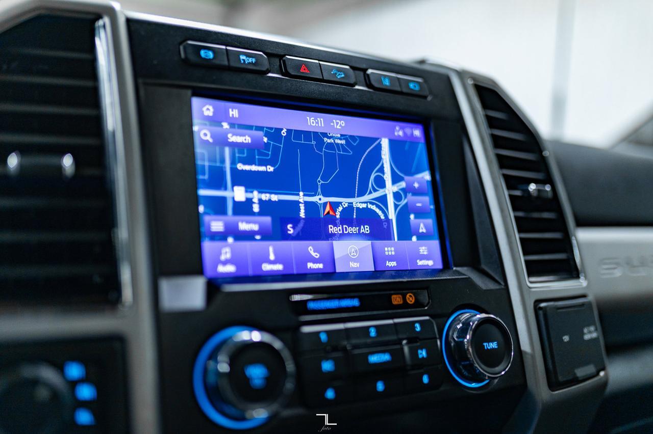 2020 Ford F-350 4x4 Crew Cab Lariat Diesel Leather Roof Nav BCam Red Deer AB