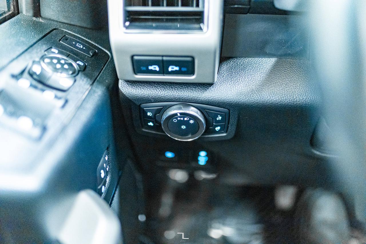 2020 Ford F-350 4x4 Crew Cab Lariat Diesel Leather Roof Nav BCam Red Deer AB