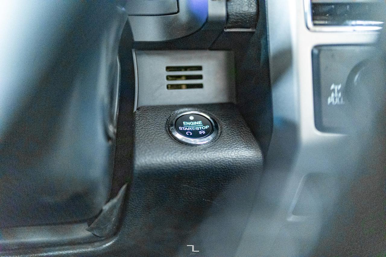 2020 Ford F-350 4x4 Crew Cab Lariat Diesel Leather Roof Nav BCam Red Deer AB