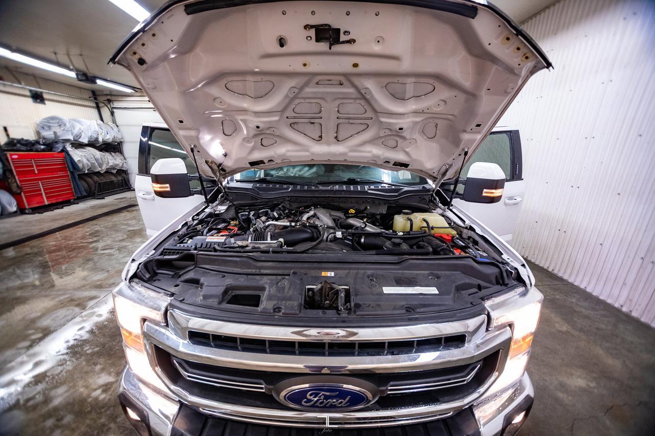 2020 Ford F-350 4x4 Crew Cab Lariat Diesel Leather Roof Nav Red Deer AB