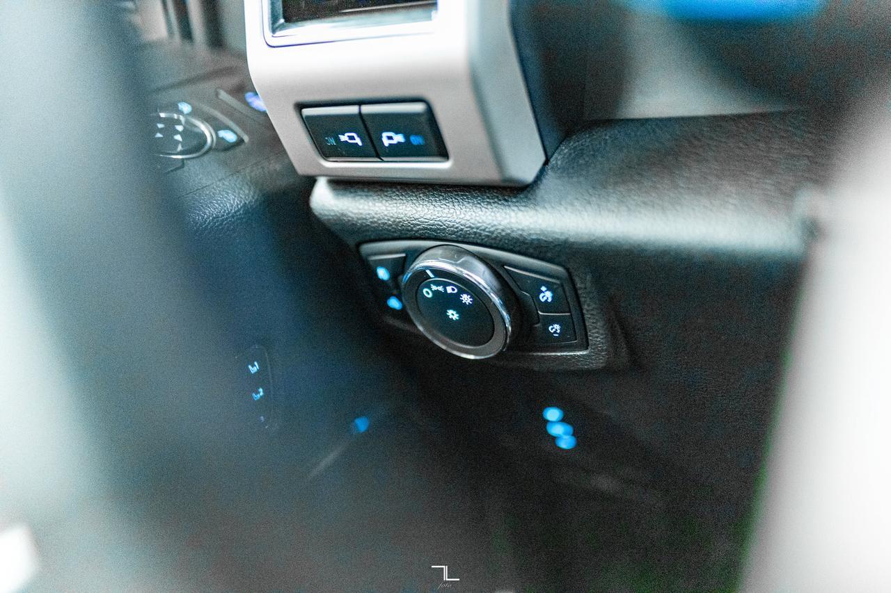 2020 Ford F-350 4x4 Crew Cab Lariat Diesel Leather Roof Nav Red Deer AB