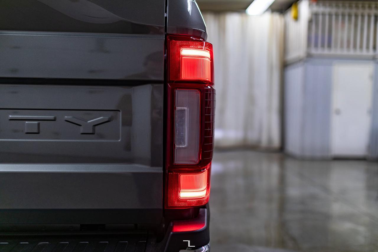 2020 Ford F-350 4x4 Crew Cab Lariat FX4 Diesel Leather Roof Nav Red Deer AB