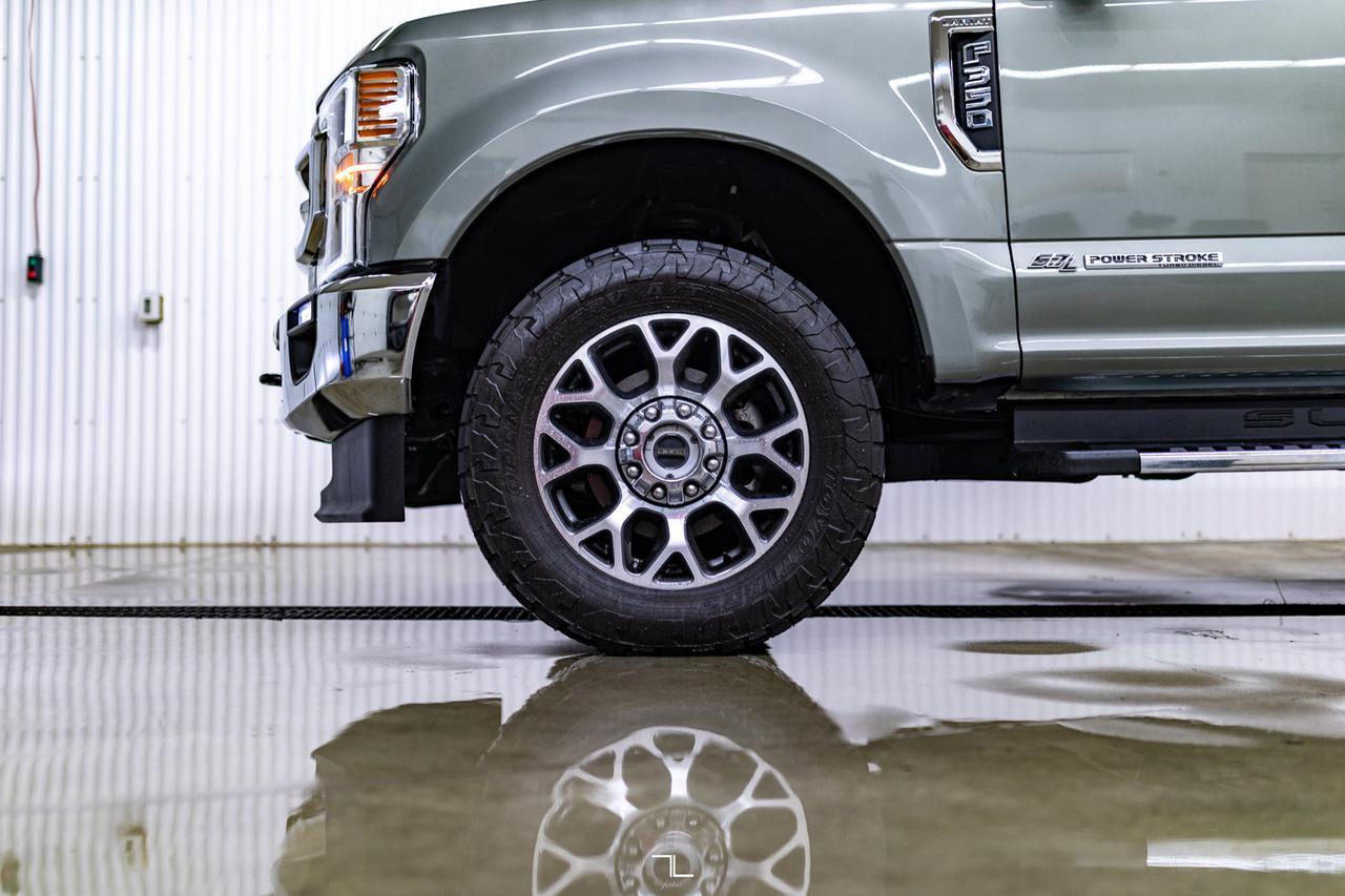 2020 Ford F-350 4x4 Crew Cab Lariat FX4 Diesel Leather Roof Nav Red Deer AB