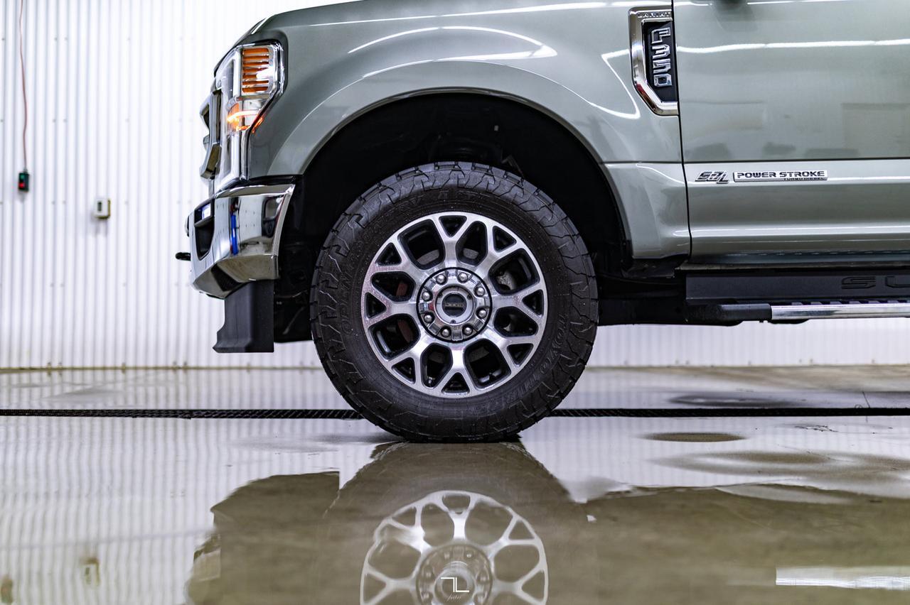 2020 Ford F-350 4x4 Crew Cab Lariat FX4 Diesel Leather Roof Nav Red Deer AB