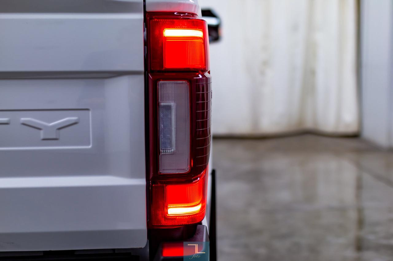 2020 Ford F-350 4x4 Crew Cab Lariat Ultimate FX4 Diesel Leather Roof Nav Red Deer AB