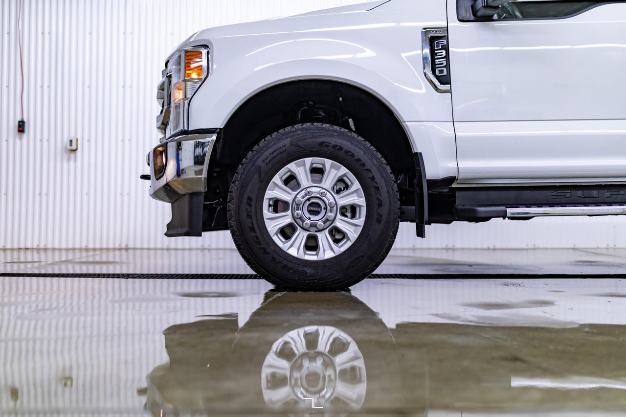 2020 Ford F-350 4x4 Crew Cab XLT FX4 BCam Red Deer AB