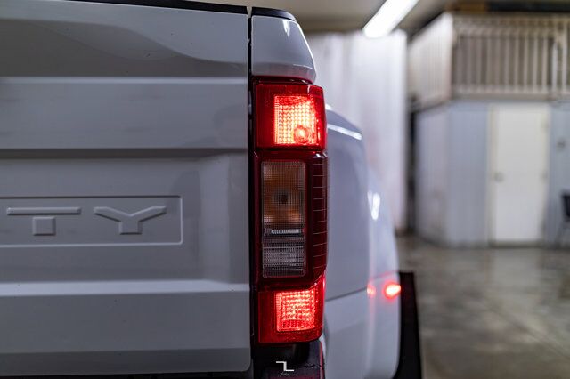 2020 Ford F-350 4x4 Crew Cab XLT FX4 Dually Diesel Leather 6&quot; Lift Red Deer AB