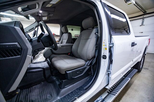 2020 Ford F-350 4x4 Crew Cab XLT FX4 Longbox BCam Red Deer AB