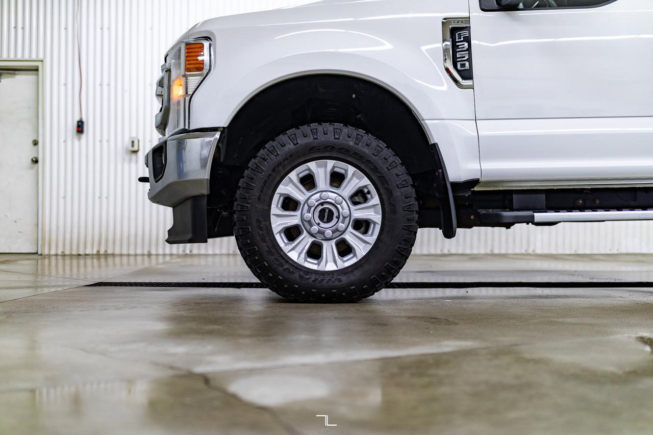 2020 Ford F-350 4x4 Crew Cab XLT FX4 Longbox BCam Red Deer AB