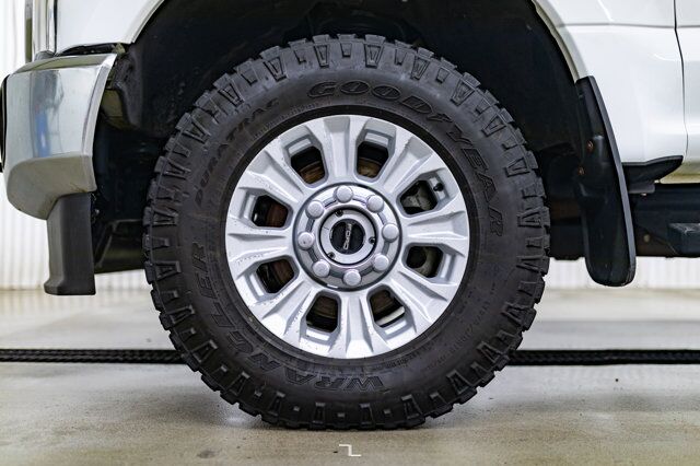 2020 Ford F-350 4x4 Crew Cab XLT FX4 Longbox BCam Red Deer AB