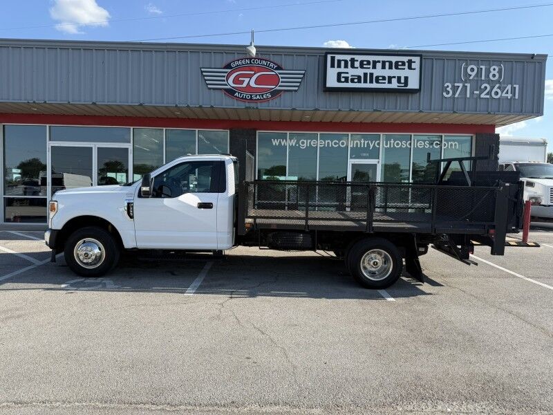 2020 Ford F-350 DRW Stake Flatbed w/ Lift Gate 85k mi's XL Collinsville OK