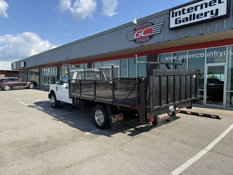 2020 Ford F-350 DRW Stake Flatbed w/ Lift Gate 85k mi's XL Collinsville OK