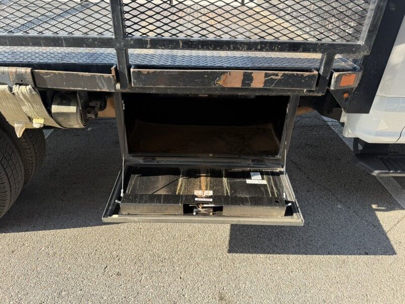 2020 Ford F-350 DRW Stake Flatbed w/ Lift Gate 85k mi's XL Collinsville OK