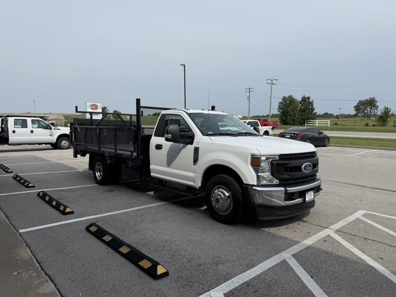 2020 Ford F-350 DRW Stake Flatbed w/ Lift XL Collinsville OK