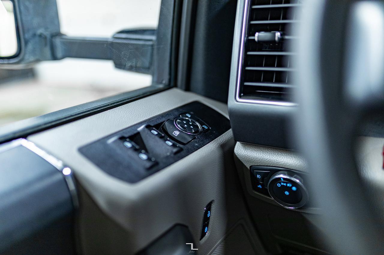 2020 Ford F-550 4x4 Crew Cab XLT Deck Diesel 5th Wheel Hitch Red Deer AB