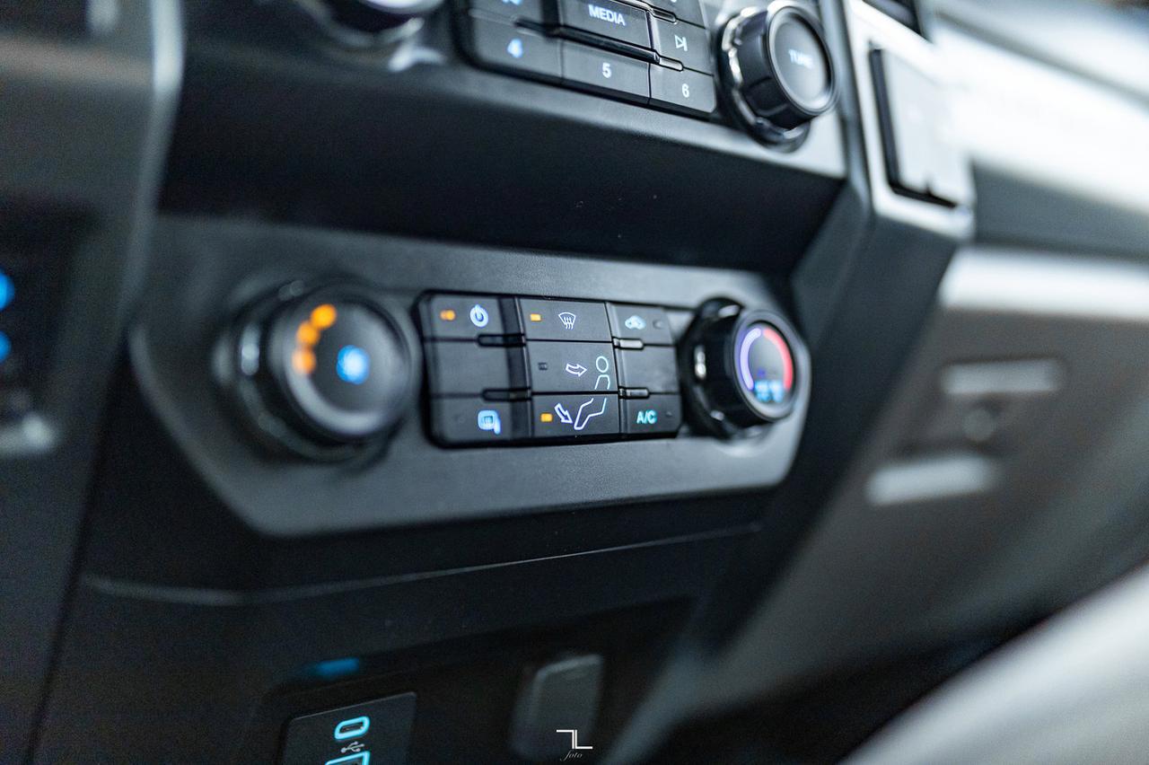 2020 Ford F-550 4x4 Crew Cab XLT Deck Diesel 5th Wheel Hitch Red Deer AB