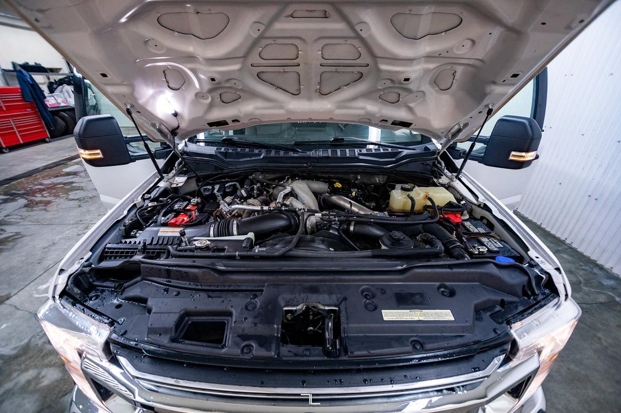 2020 Ford F-550 4x4 Crew Cab XLT Deck Diesel 5th Wheel Hitch Red Deer AB