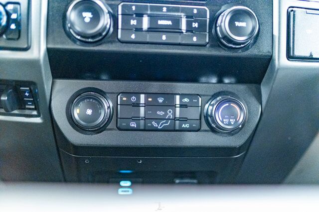 2020 Ford F-550 4x4 Crew Cab XLT Deck Diesel Dually Red Deer AB