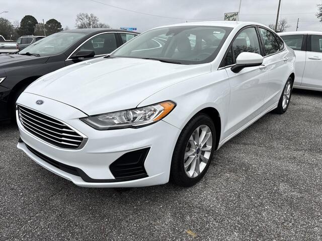 2020 Ford Fusion SE's photo