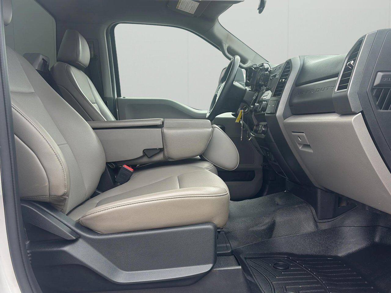 2020 Ford Super Duty F-550 DRW XL - READY FOR WORK! Sherwood Park AB