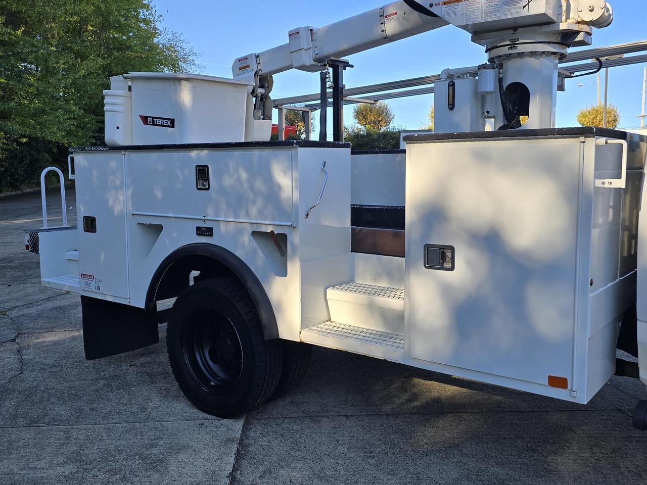 2020 Ford Super Duty F-550 DRW XL 4WD Regular Cab Bucket Lift Truck Concord NC