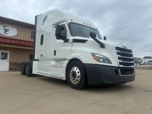 2020 Freightliner Cascadia 126 .