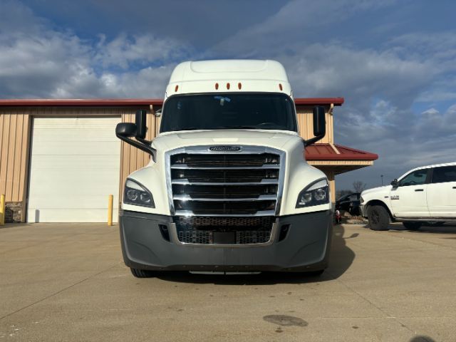 2020 Freightliner Cascadia 126 .
