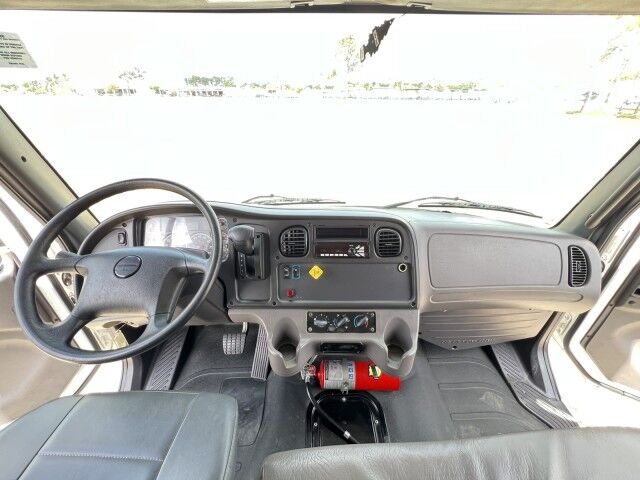 2020 Freightliner M2 106 26&apos; Dry Box Truck with 2,500 lb. Lift Gate Homestead FL