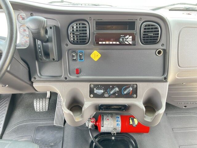 2020 Freightliner M2 106 26&apos; Dry Box Truck with 2,500 lb. Lift Gate Homestead FL
