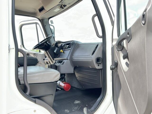 2020 Freightliner M2 26&apos; Dry Box Truck with 2,500 lb. Lift Gate Homestead FL