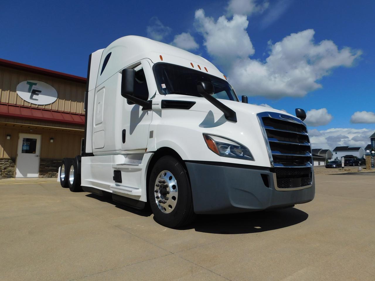 2020 Freightliner New Cascadia 126 .